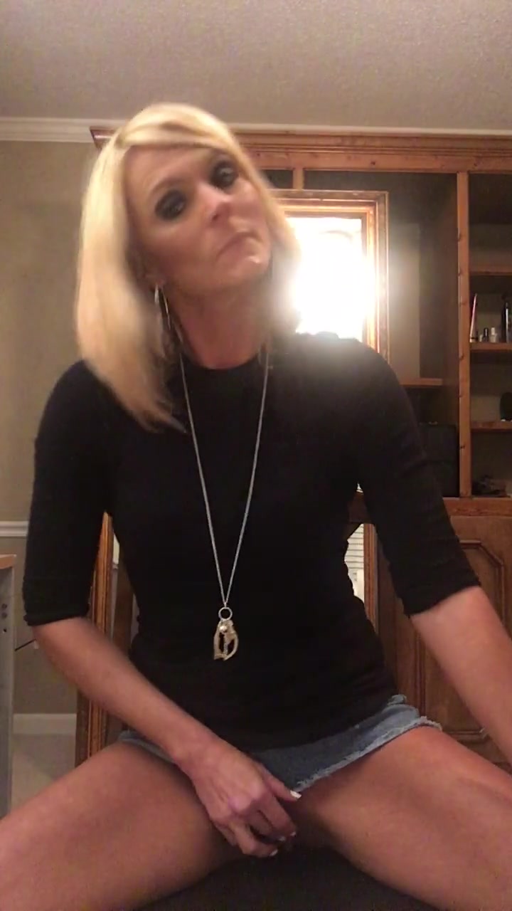 Sexiest dirty talking milf will make you cum In 5 mins