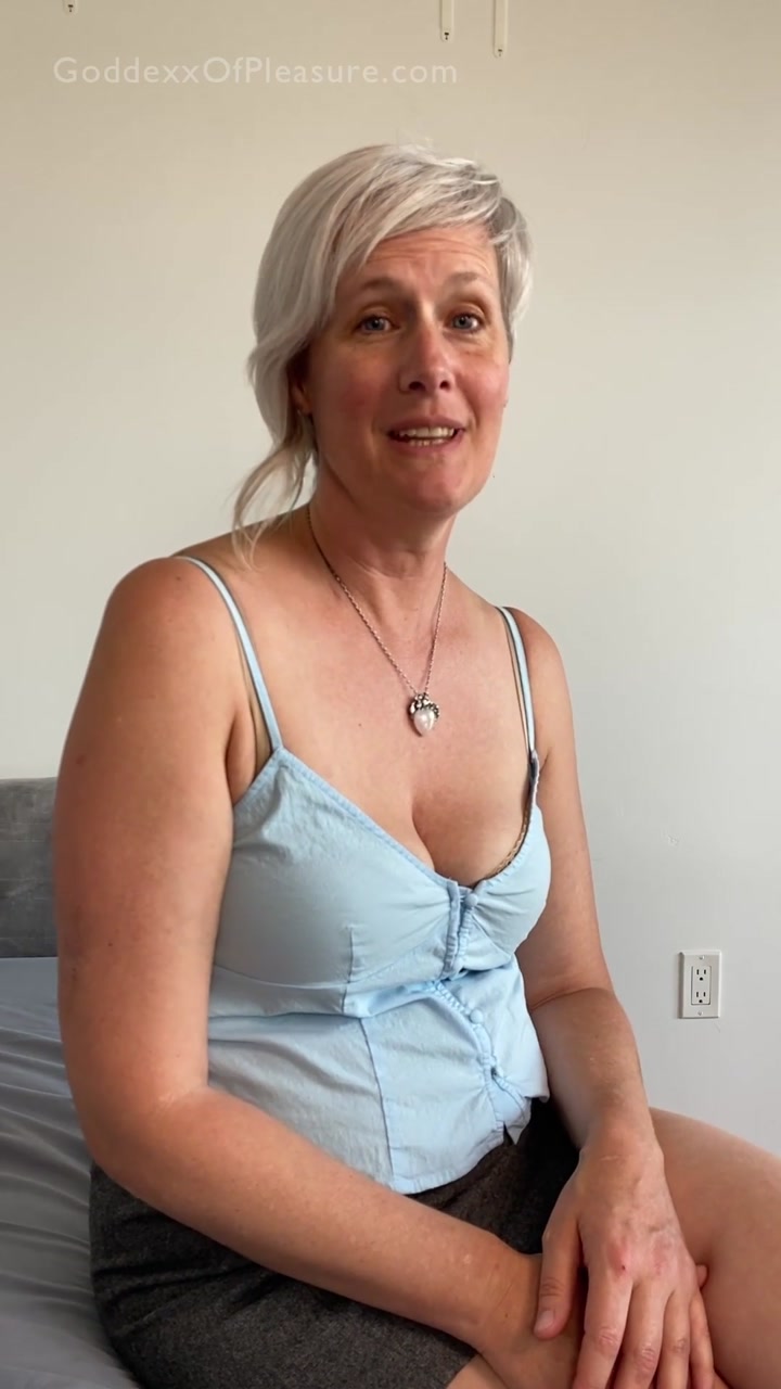 Best Friend’s Mom - Testing if She’s Hot Enough for Tinder - Hot Preview
