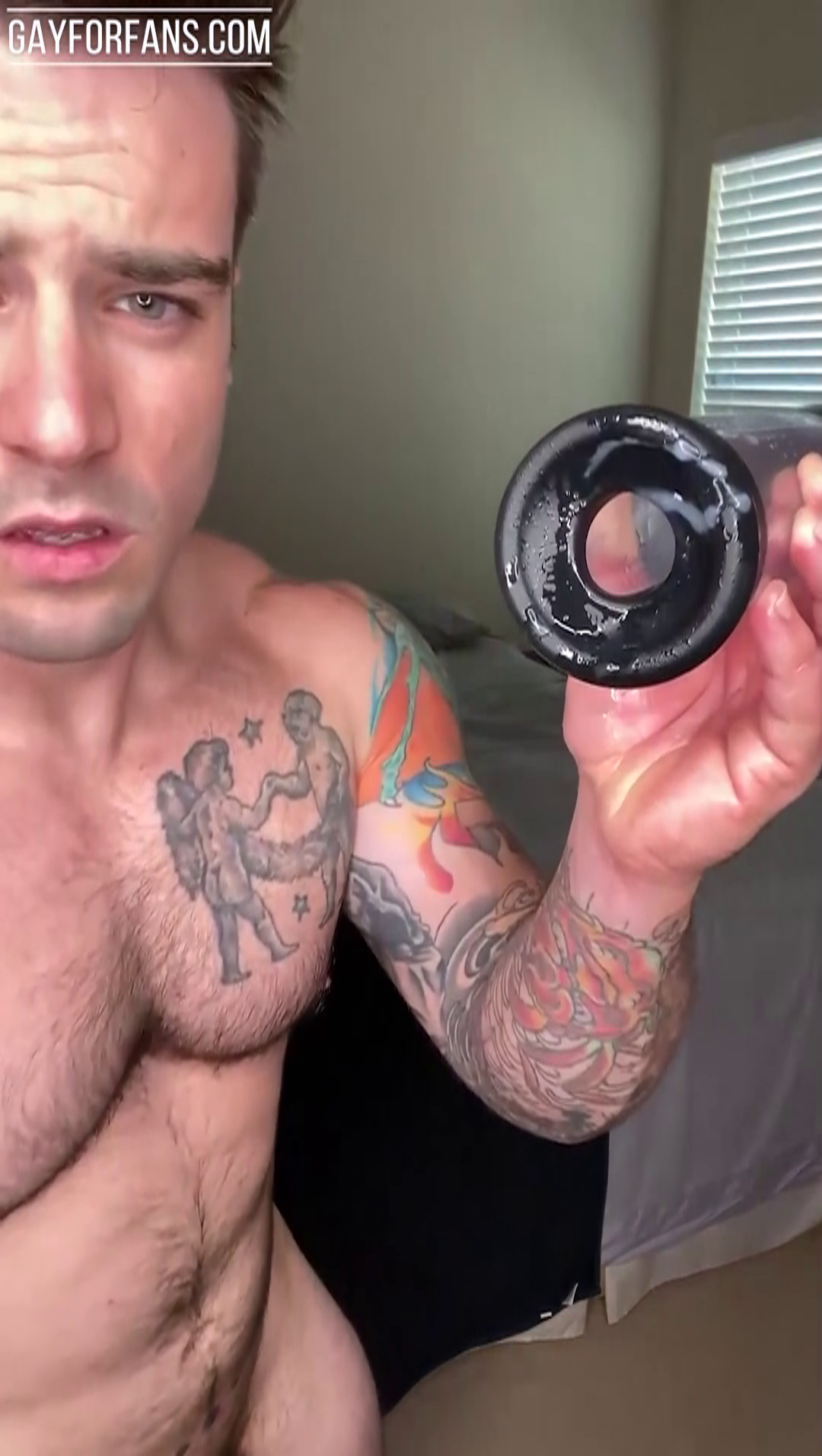 Straight guy Jordan using a cock pump and jerking off - JordanxBrandt