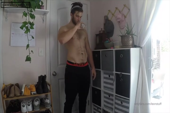 Rubbing oil over my body and jerking off - Lexnstuff