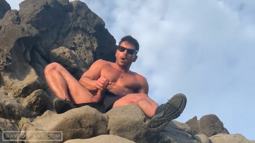 Jerking off at the beach - Paddy O'Brian