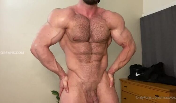 Flexing my big muscles while being naked - Max Wood