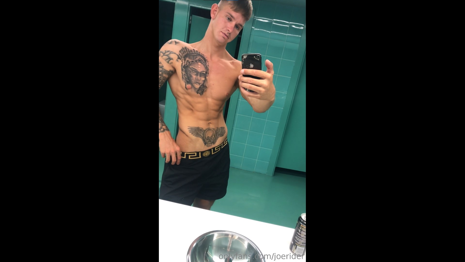 Showing off my body after a workout - Joe Rider