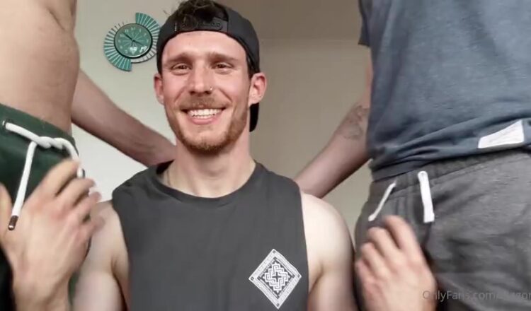 Harry Johnson (HarryJohnsonXL) takes turns sucking Diggory and thatguyfromwalesufollow