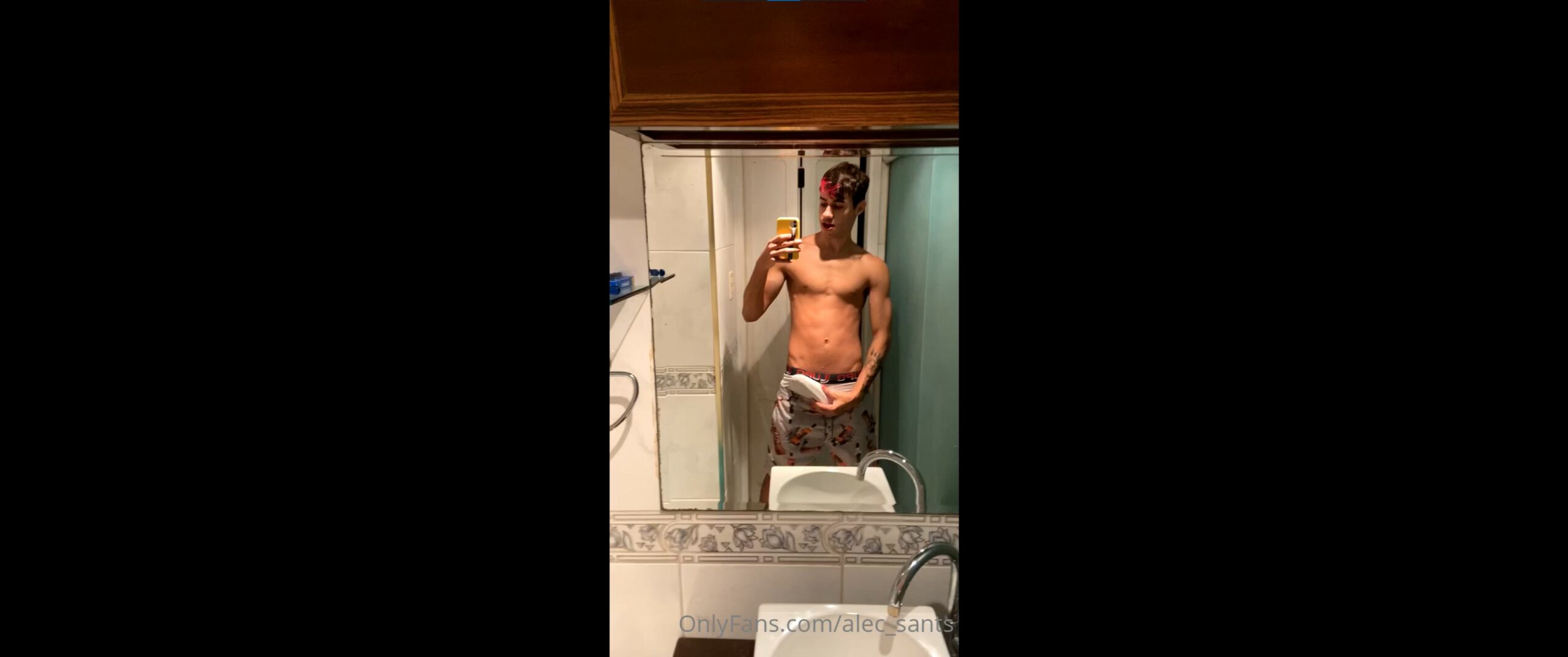 Quick jerk off in the bathroom - Alec Santos (alec_sants)