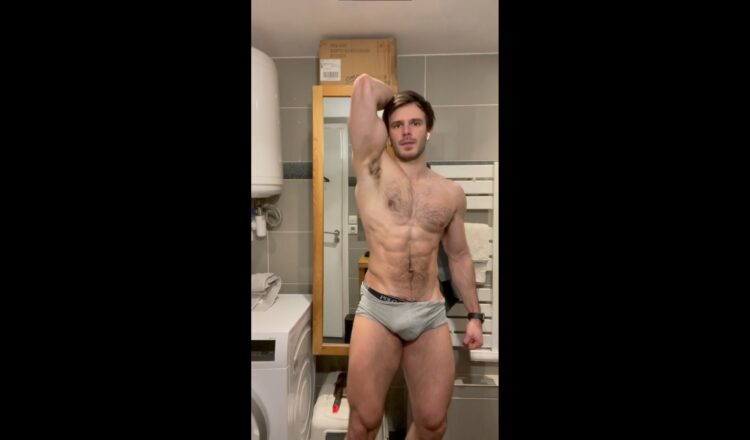Flexing in my underwear - Killian Belliard (Killian___)