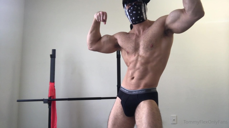 Flexing my muscles and jerking off till I cum - Tommy Flex (tommyflex)
