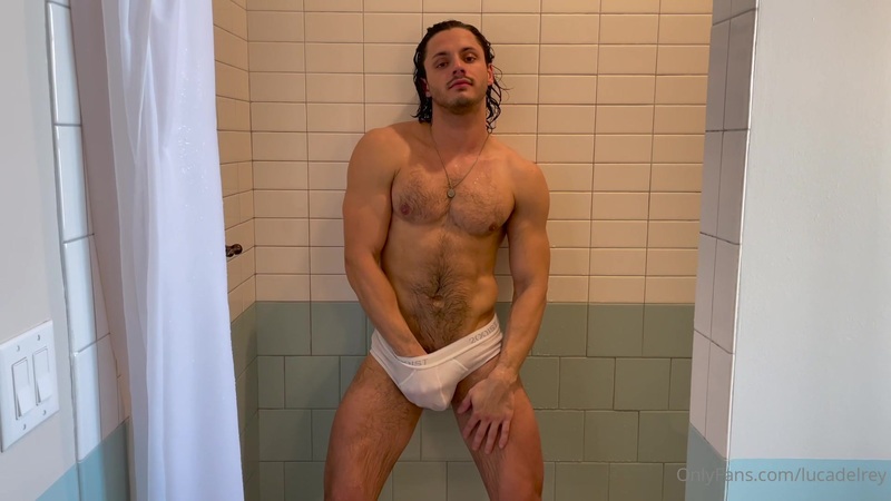 Getting wet in the shower and feeling my body - Luca Del Rey (lucadelrey)