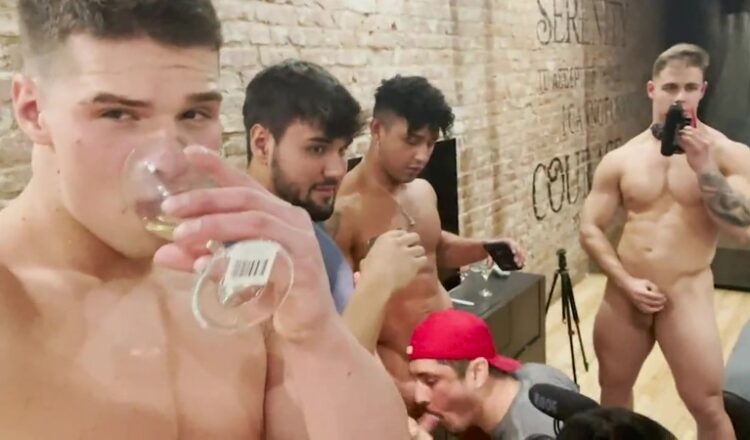 Servicing a group of guys dicks - Malik Delgaty - Matt Luscious (CreamyGorilla) - Kenzo Alvarez - CreamyRowan
