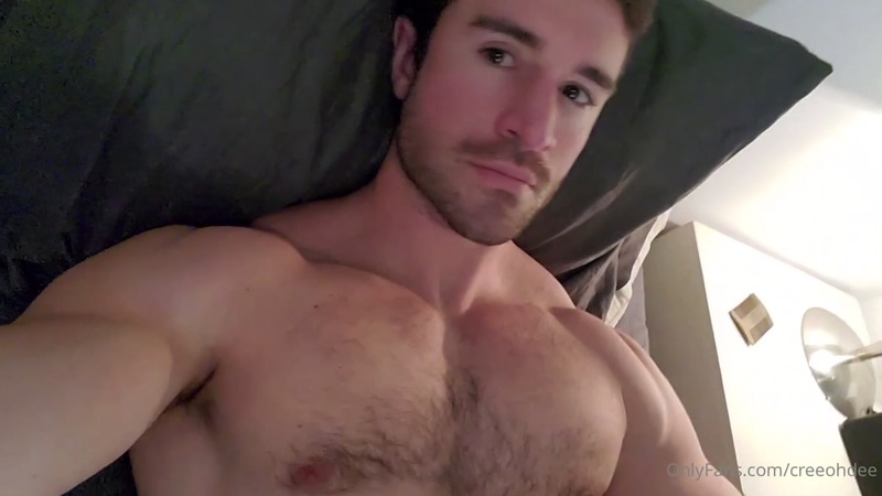 Jerking off in bed and cumming over myself - Chris O'Donnell (creeohdee)