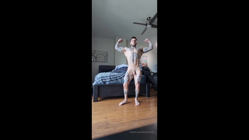 Doing a quick nude workout and showing off my muscles - Michael Hoffman (mikehoffman1023)