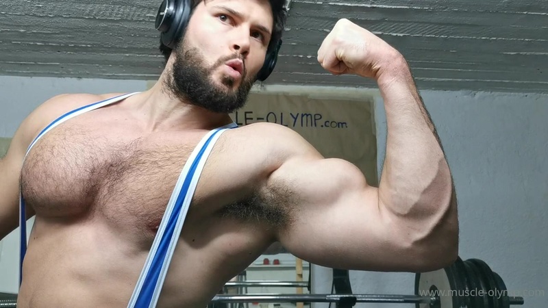 Showing off my muscles in my wrestling singlet - BeastMuscleShow