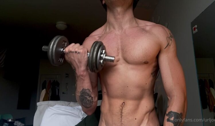 Doing a quick workout and showing off my muscles - Urljock