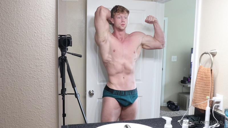 Showing off my muscles while in my underwear - Jakob Bergen (jakob_b)