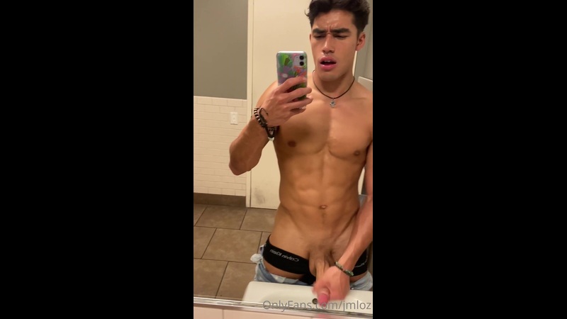 Quick solo jerk off in the bathroom - Josh (jmloz)