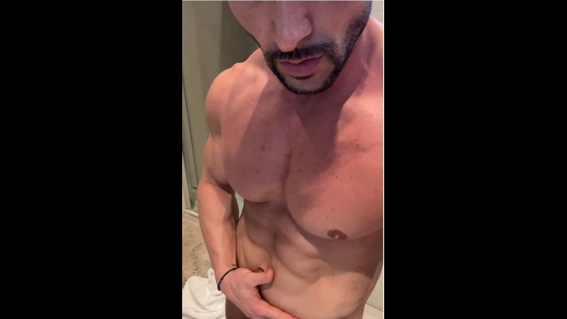 Showing off my muscular body and cock - Mario Hervas