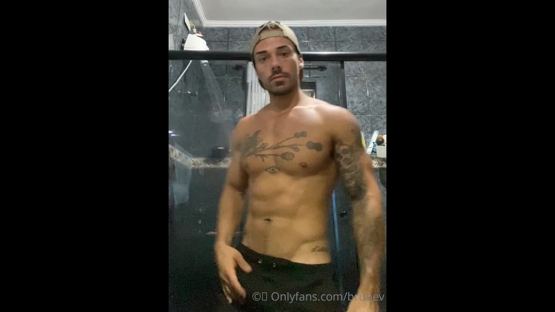 Showing off my body and fat cock - Bruno Neves (brunev)