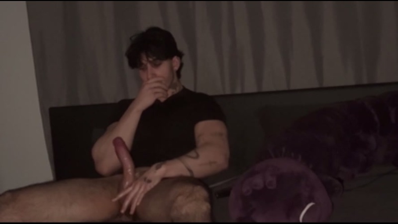 Late night jerk off and cumming over myself - Manny (manny11x)
