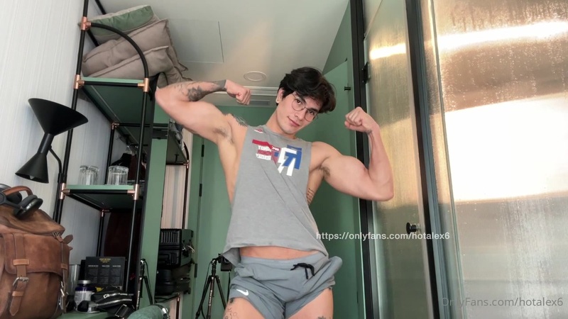 Jerking off and shooting a big load over my abs - Alejandro Pino (hotalex6)