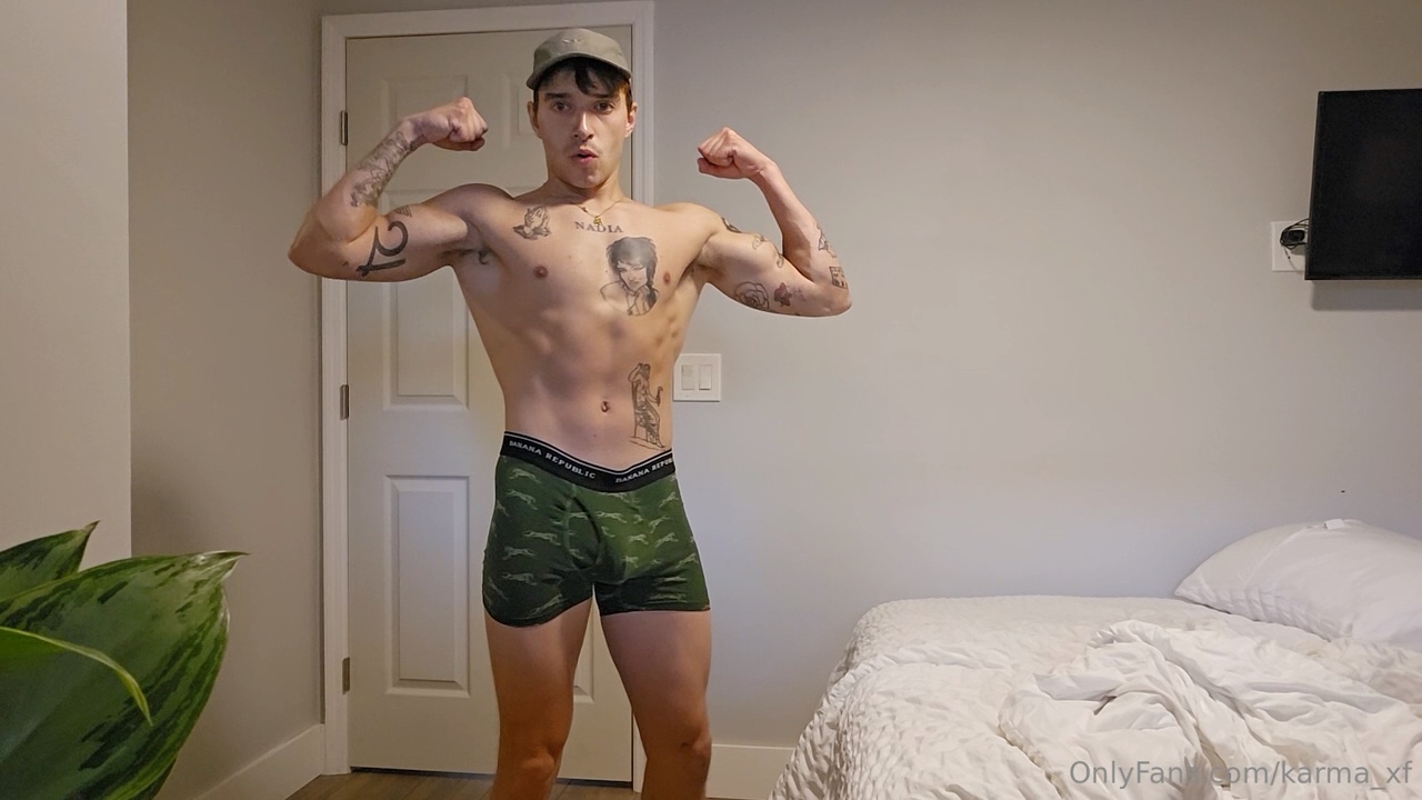 Trying on different underwear and jerking off - James Hilerio (james2xlh)