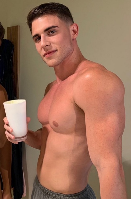 Victor Vivone (sweetlifeofvctr)