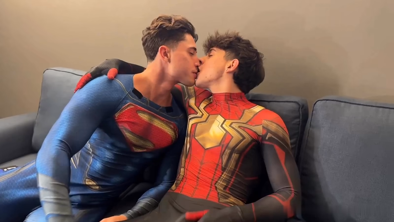 Samuele Cunto (sexysamu) and – Spiderman vs Superman - Porn - with Samuele Cunto (Sexysamu) JustTheGays