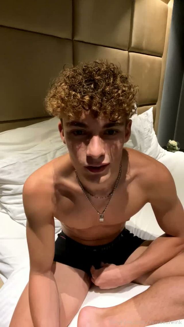 JustTheGays thumbnail for Romeo Twink jerks off on bed in live stream - Jerk Off, Solo, Young & Twink