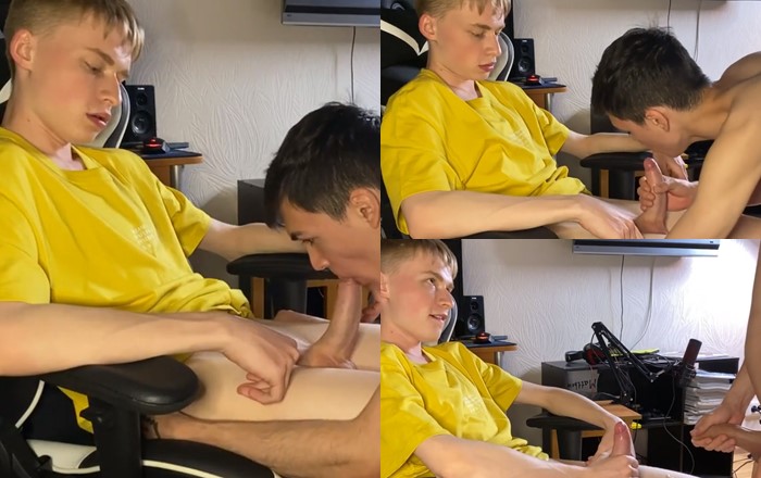 OnlyGays thumbnail for Matty and Aiden (mattyaiden) – Blowjob in the gaming chair - amateur gay porn from OnlyFans, MyVidster, GayForFans and more! - 