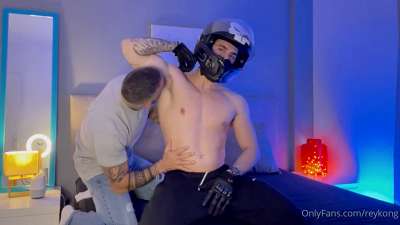 OnlyGays thumbnail for Rey Kong and Daviiidxxx – worshipping - amateur gay porn from OnlyFans, MyVidster, GayForFans and more! - 