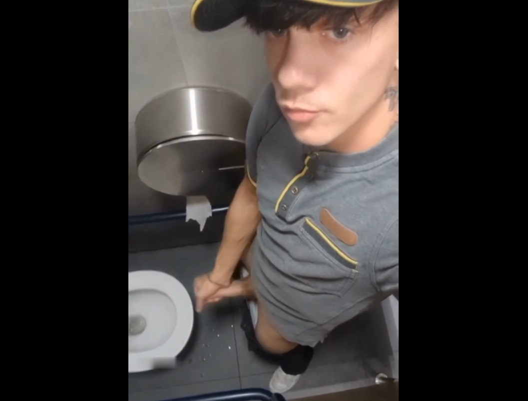 OnlyGays thumbnail for Taylor Jay (Taylorjxxx) jerks off on his break during his shift at McDonalds - amateur gay porn from OnlyFans, MyVidster, GayForFans and more! - Jerk Off, Solo, Young & Twink