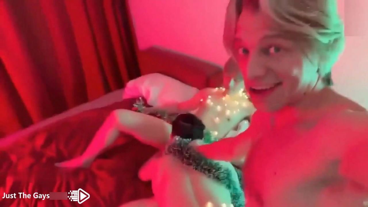 OnlyGays thumbnail for Leo Louis pounds his two twink subs over the holidays - amateur gay porn from OnlyFans, MyVidster, GayForFans and more! - Anal, Bareback, Big Cock, Group, Rimming, Young & Twink