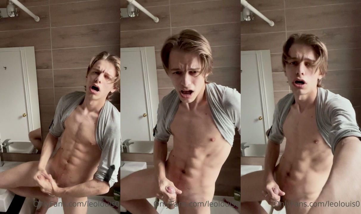OnlyGays thumbnail for Jerking off my huge cock before a shower – Leo Louis - amateur gay porn from OnlyFans, MyVidster, GayForFans and more! - 
