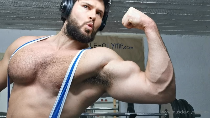 onlytwinks thumbnail for Showing off my muscles in my wrestling singlet – BeastMuscleShow