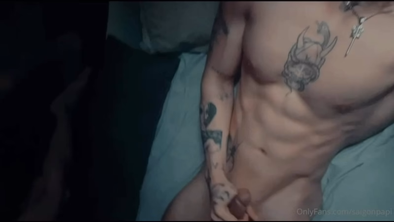 onlytwinks thumbnail for Jerking off in bed and shooting a big load over my abs – Tommy Van (Saigonpapi)