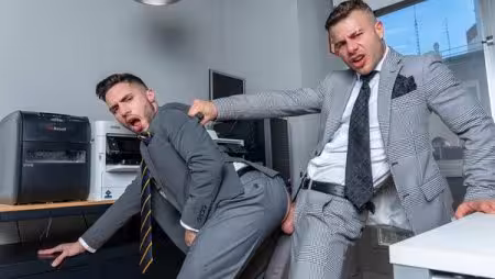 onlytwinks thumbnail for Allen King fucks Luciano – Pant Splitting