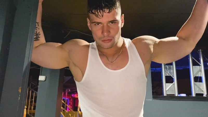 onlytwinks thumbnail for Doing a strip tease and dancing in the club – Malik Delgaty