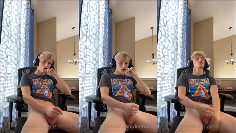 onlytwinks thumbnail for Leohoe19 jerks his young cock