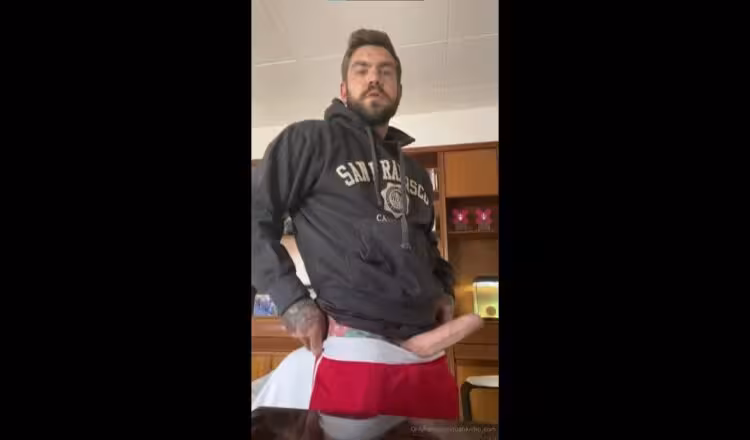 onlytwinks thumbnail for Watching porn and jerking off Juan Lucho