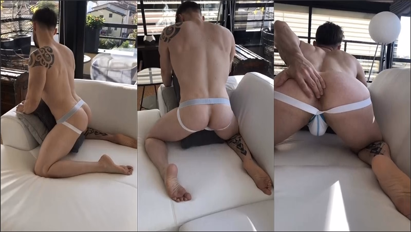 onlytwinks thumbnail for davidtwist – showing off my ass on the sofa