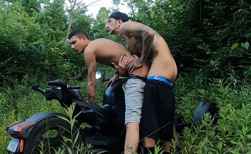 onlytwinks thumbnail for Gotti and King44 fuck on the side of the highway