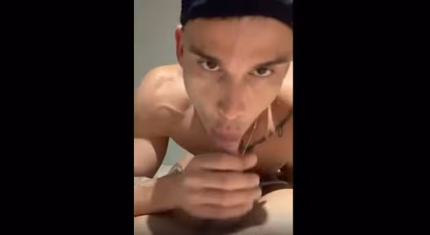 onlytwinks thumbnail for Piquezika – blowing a guy