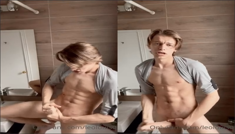 onlytwinks thumbnail for Leo Louis jerks of fin the bathroom
