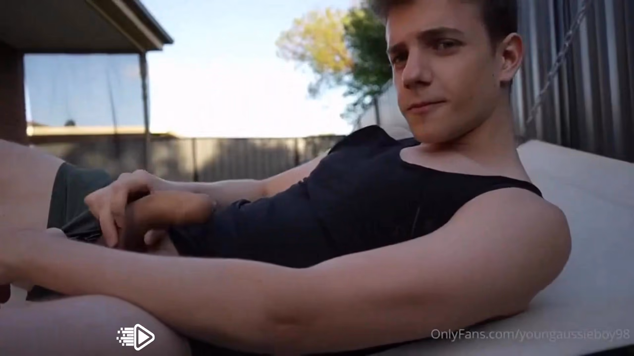 onlytwinks thumbnail for Connor Peters (YoungAussieboy98) jerks off on the porch