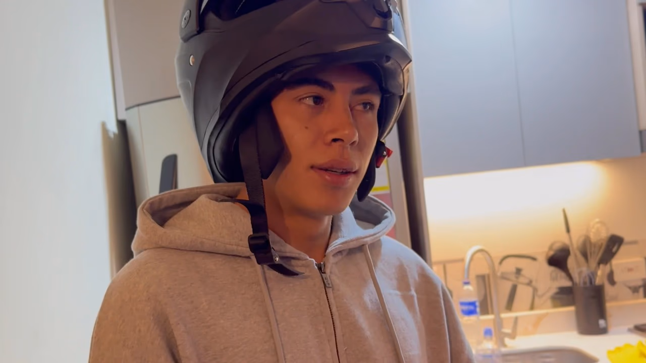 onlytwinks thumbnail for Angel of Bogota 31 – Earning Some Extra Cash After Work