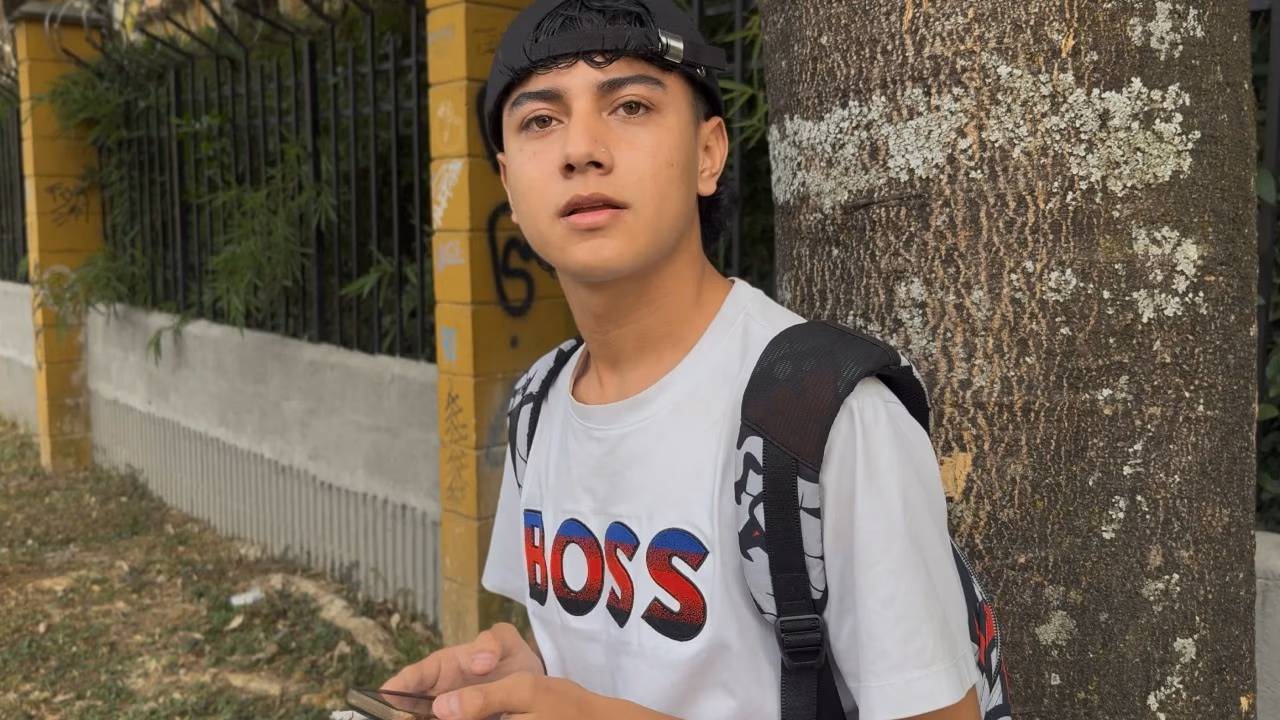 onlytwinks thumbnail for Angel of Bogota 45 – Student opens his hole for cash