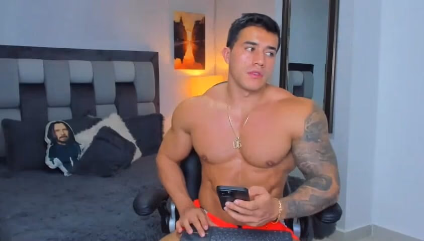 onlytwinks thumbnail for Gorgeous latin muscle god Garret Alvin jerks off on cam for you