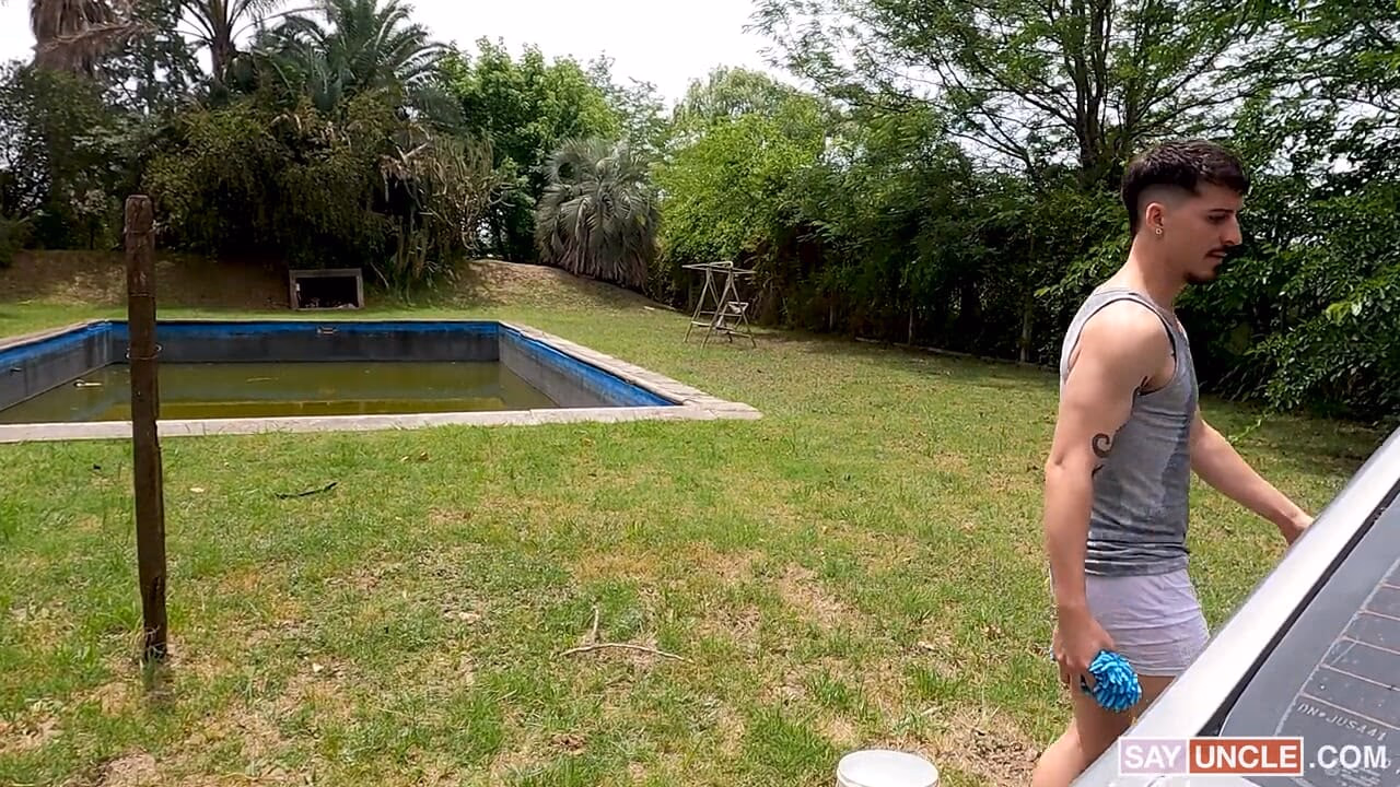 onlytwinks thumbnail for Tomy Darko and Luke Gaudi's Car Suck and Fuck