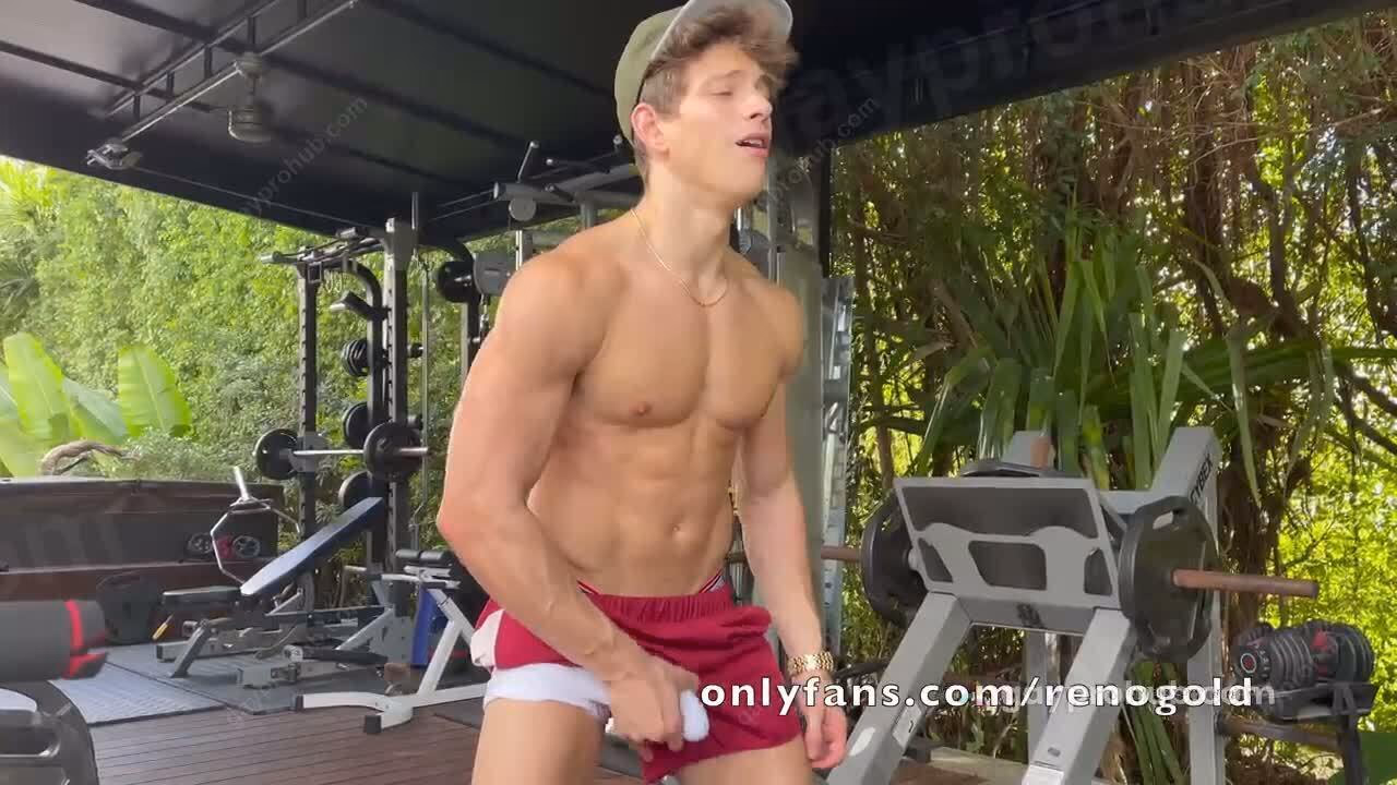 onlytwinks thumbnail for Reno Gold jerks off in the public outdoor gym