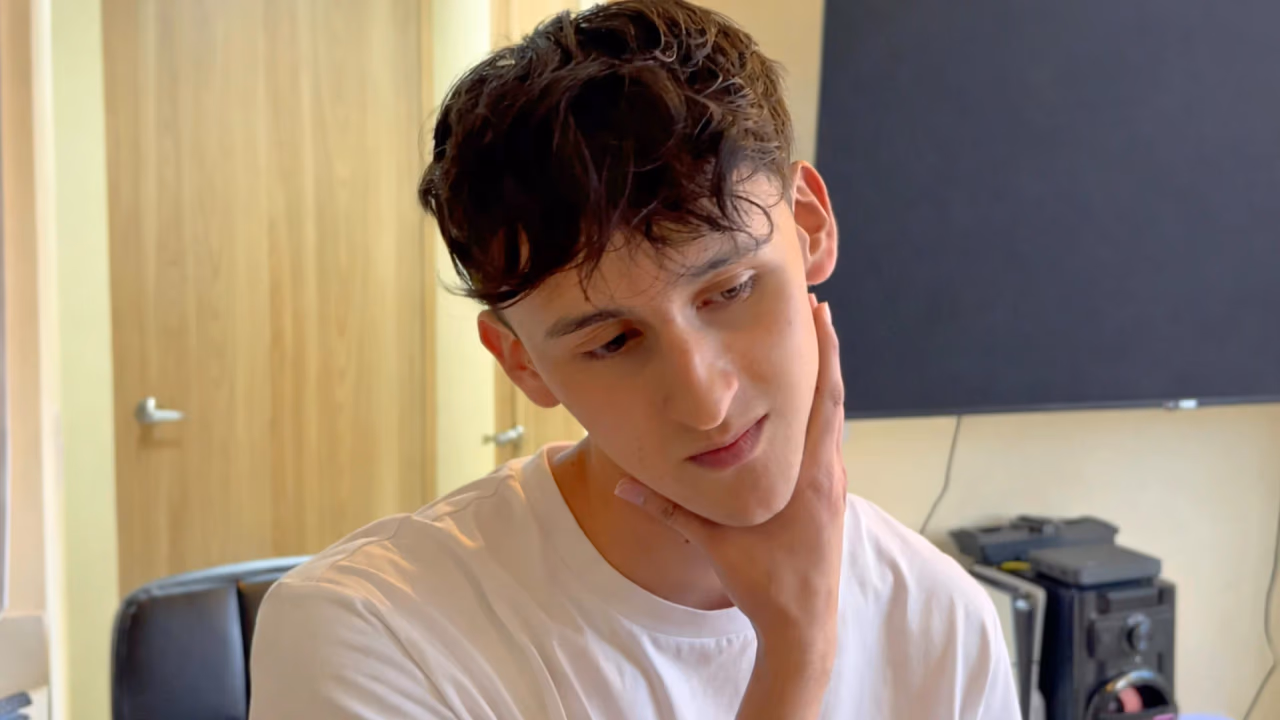 onlytwinks thumbnail for Angel of Bogota file 34 – The Quiet Neighbor