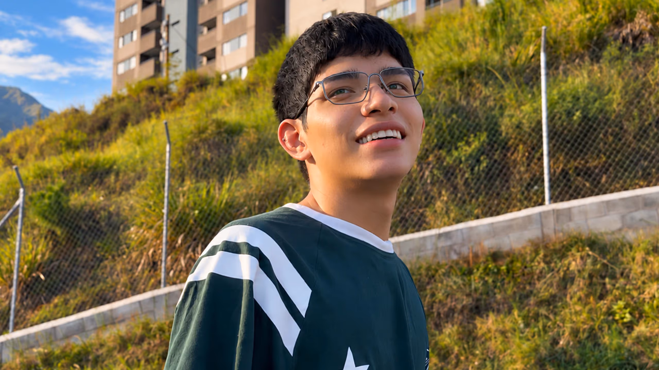 onlytwinks thumbnail for Angel of Bogota file 64 – Behind the Smile